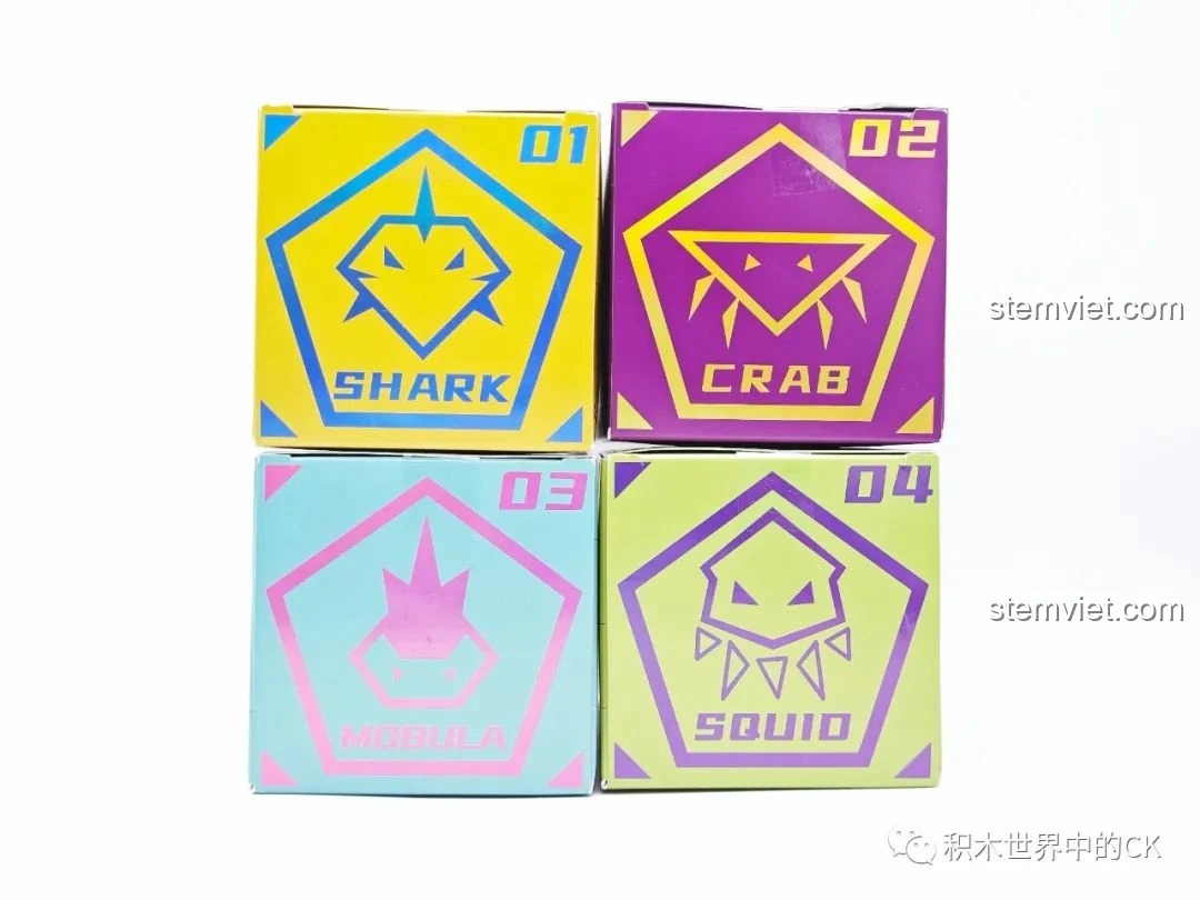 Mặt trên các hộp bộ lắp ghép sinh vật biển sâu Zhe Gao 662001, với biểu tượng và số thứ tự của từng mô hình.