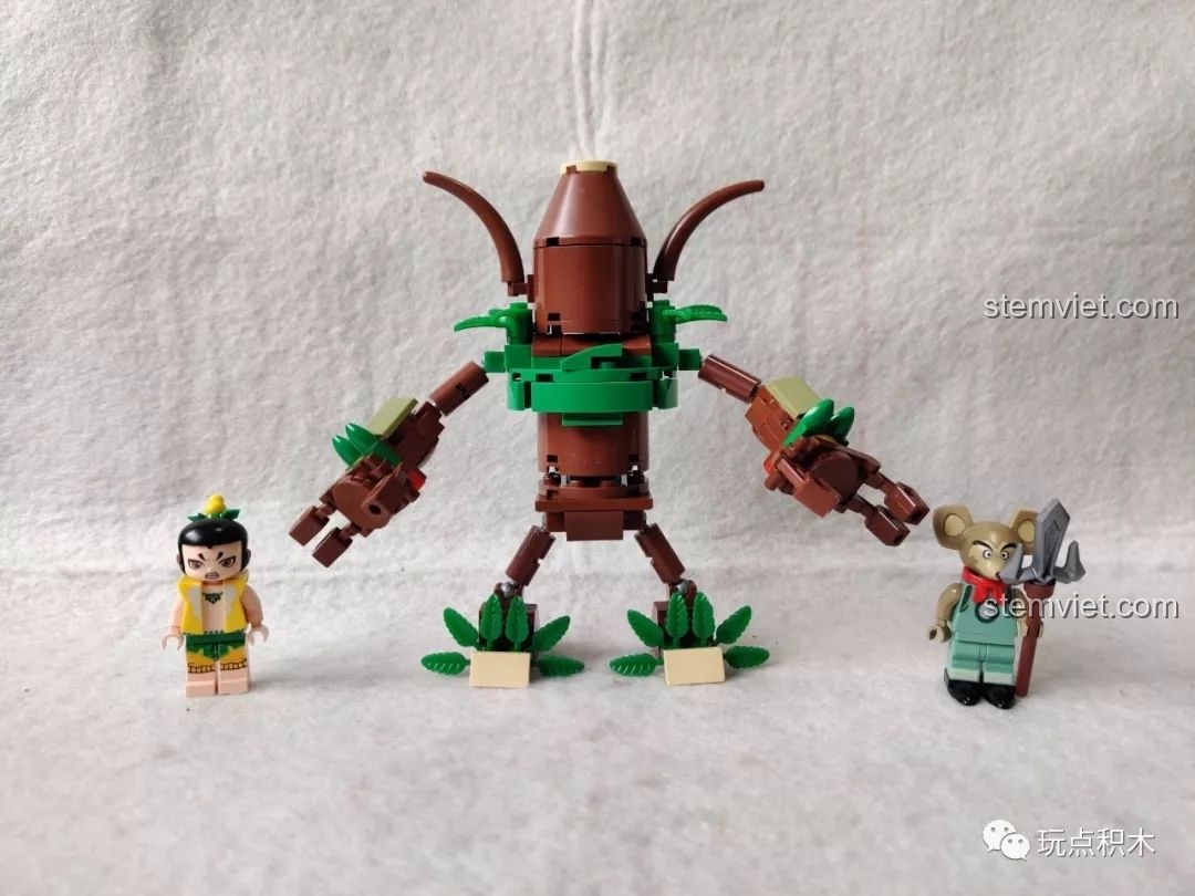 Mô hình Người Cây trong bộ lắp ráp Kháng Cự Người Cây 2502, nhìn từ phía trước, với các khớp nối linh hoạt.