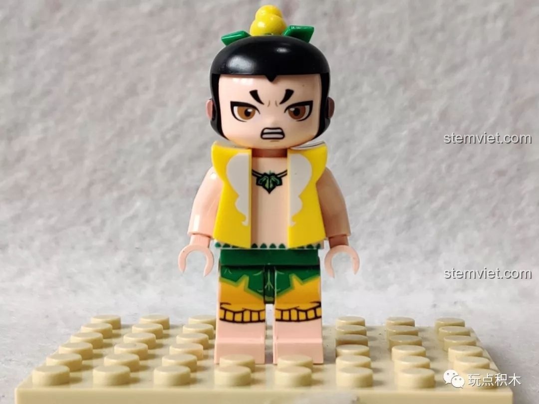 Minifigure Tam Oa trong bộ lắp ráp Hồ Lô Huynh Đệ Enlighten 2502, nhìn từ phía sau, với chi tiết trang phục.