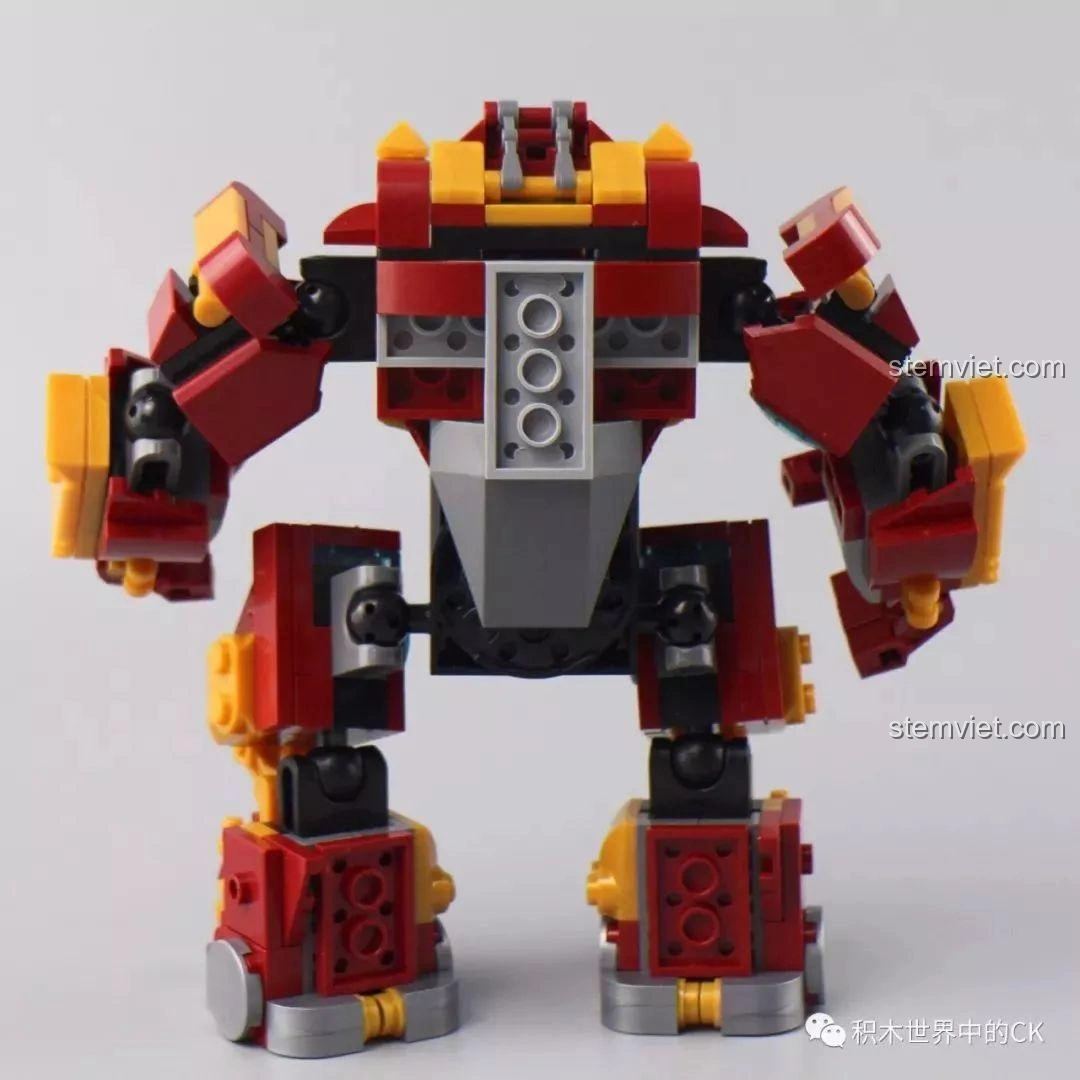 Cận cảnh phần đầu của Hulkbuster SX 4009, với mặt nạ Iron Man có thể mở ra.