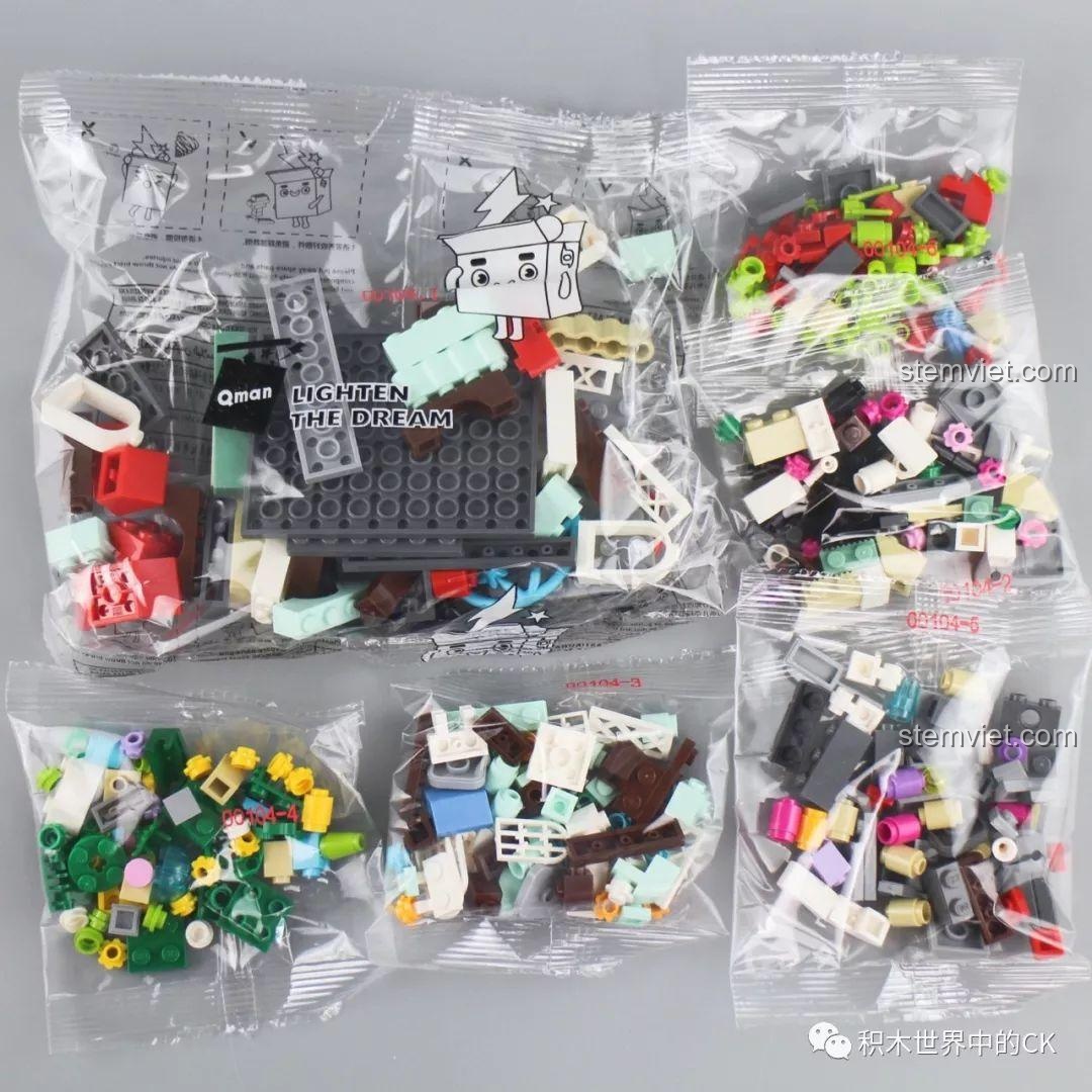 Cận cảnh bông hồng đỏ khổng lồ trên mái của mô hình đồ chơi lắp ráp Keepplay C0104 Red Rose Florist, với chi tiết lá xanh.