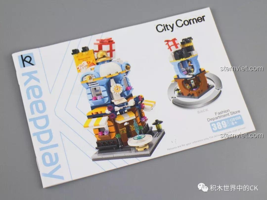 Khu vực trưng bày tầng dưới của mô hình đồ chơi lắp ráp Keepplay C0105 Fashion Department Store, với các sản phẩm mini đa dạng được sắp xếp đẹp mắt.