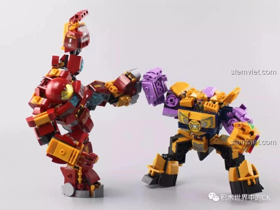 Mech Thanos SX 4008 và Hulkbuster SX 4009 tạo dáng chiến đấu, cận cảnh hơn.