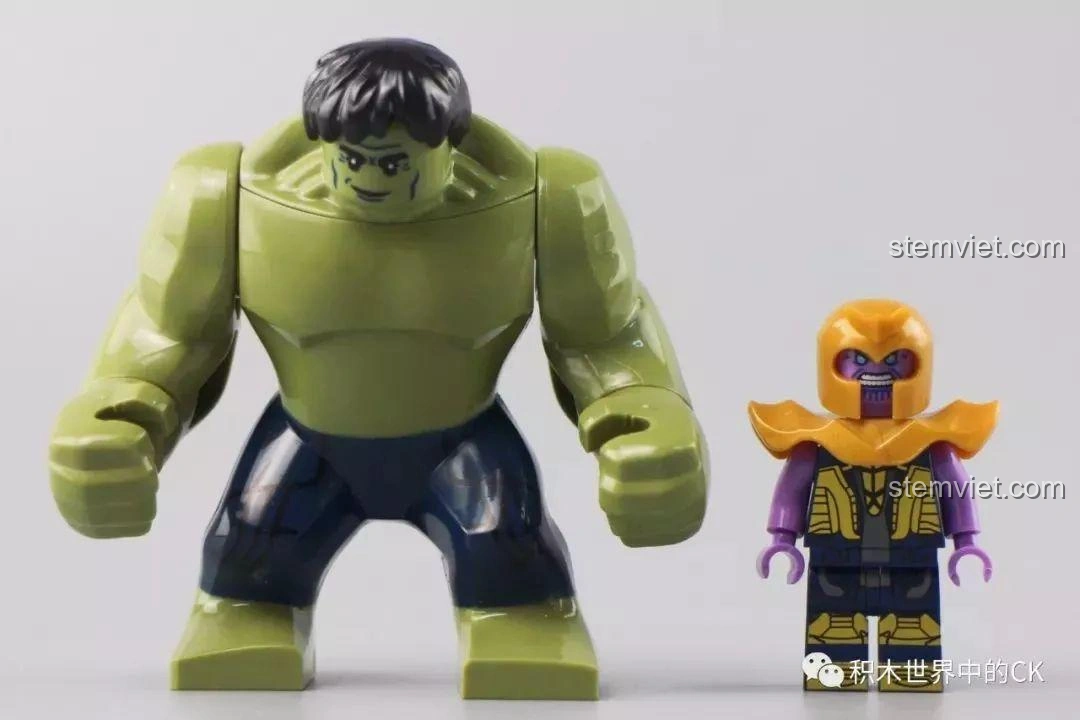 Minifigure Người Khổng Lồ Xanh và Thanos đi kèm bộ lắp ráp Mech Thanos SX 4008.