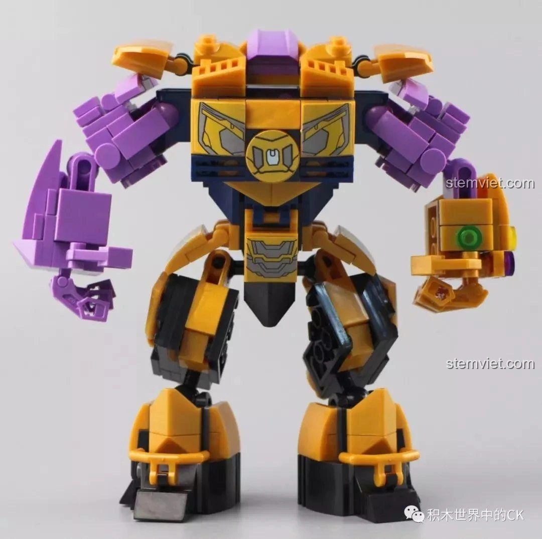 Mô hình Mech Thanos SX 4008 đã lắp ráp hoàn chỉnh, góc nhìn cận cảnh hơn.