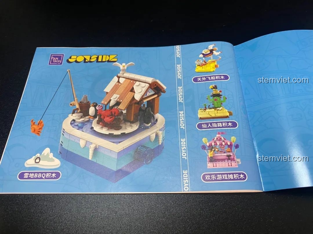 Mặt sau của sách hướng dẫn lắp ráp Pantasy Joyside 61001 Snow BBQ, hiển thị hình ảnh của cả bốn bộ sản phẩm trong series.