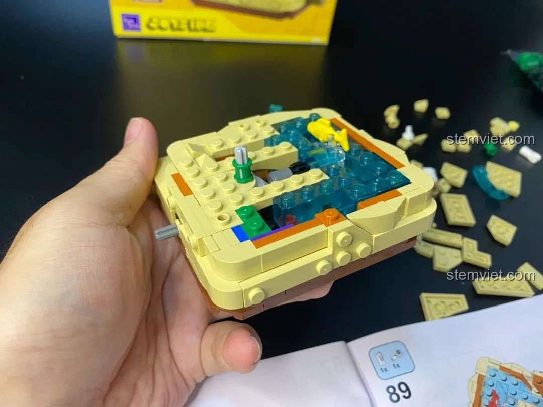 Đế của bộ lắp ráp Pantasy 61002 Immortal Guide với nhiều mảnh ghép màu be, tạo hình địa hình sa mạc không đều và chi tiết.