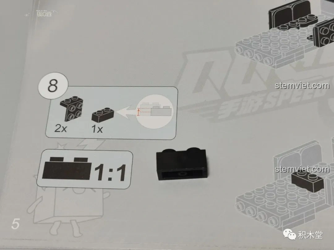 Minh họa bước 8 trong sách hướng dẫn lắp ráp mô hình xe đua S-擎天雷诺 Enlighten 74011, hướng dẫn chi tiết cách ghép mảnh.