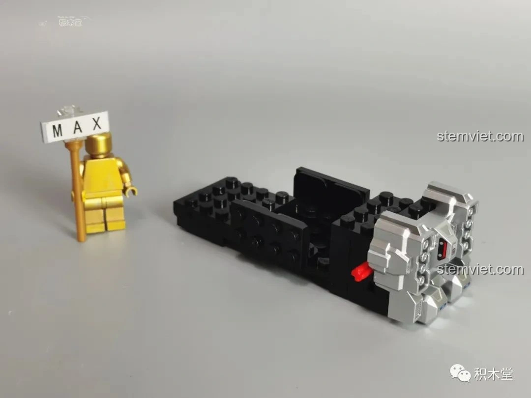 Quá trình lắp ráp ban đầu của bộ lắp ghép Xe Đua S-擎天雷诺 QQ Phi Enlighten 74011, tạo khung xe cơ bản.