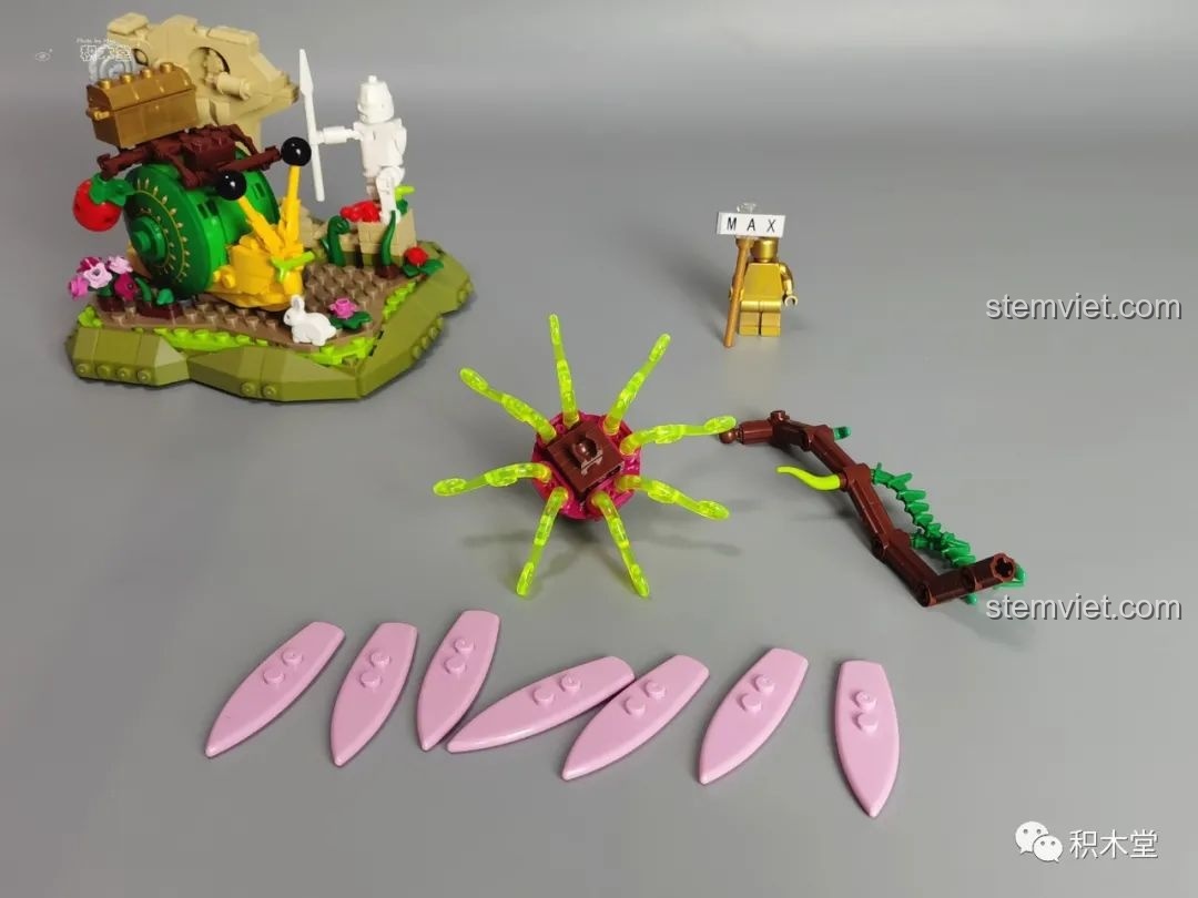 Các nhân vật trong bộ Pantasy 15003 Ốc Sên Công Chúa với khả năng xoay eo và cử động tay linh hoạt, tăng tính chơi.