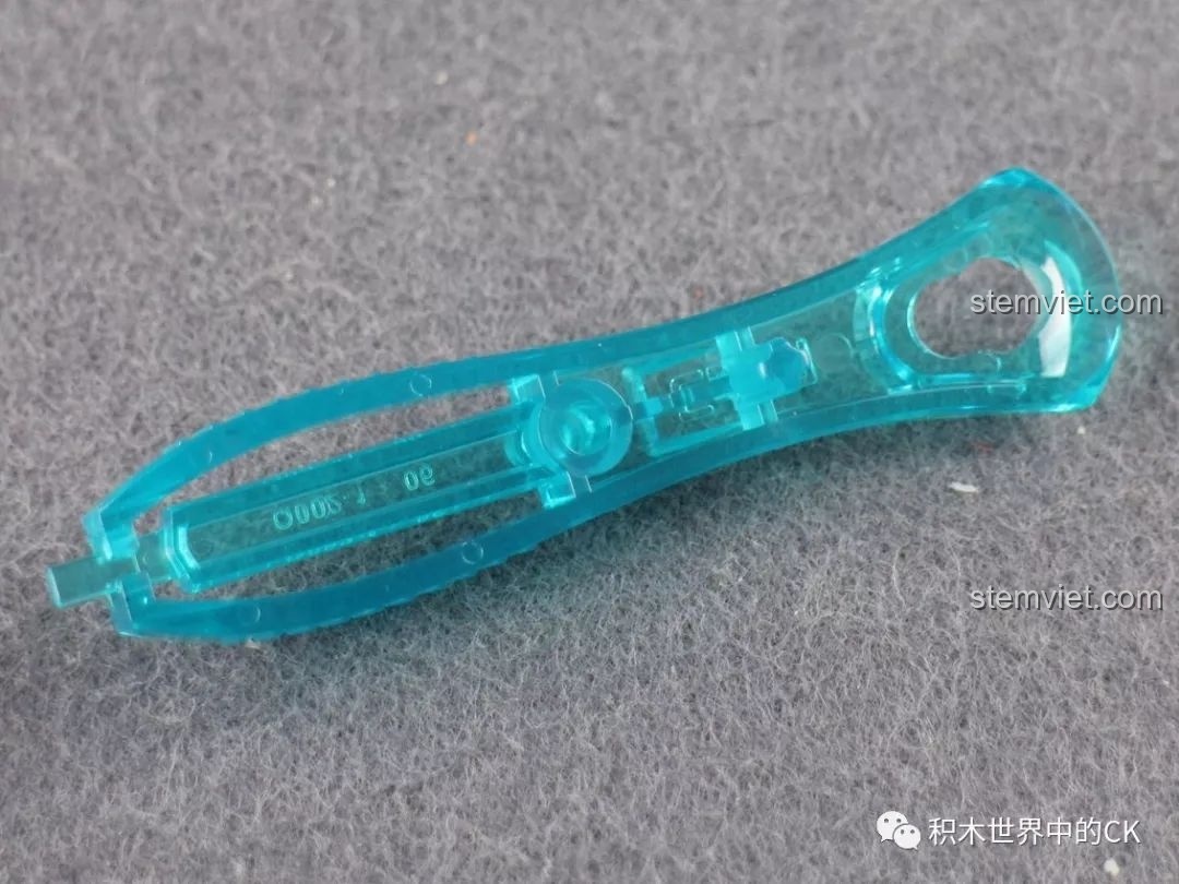 Góc nhìn khác của dụng cụ tháo lắp mảnh ghép CaDA, cho thấy thiết kế công thái học và khả năng hỗ trợ lắp ráp hiệu quả.