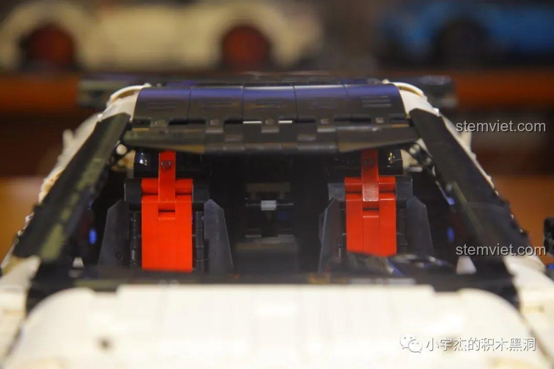 Ảnh 79 của bộ lắp ráp CaDA 8882 Mô hình Nissan GTR, góc chéo phía trước, nắp capo. Đánh giá CaDA 8882 Mô hình Nissan GTR.