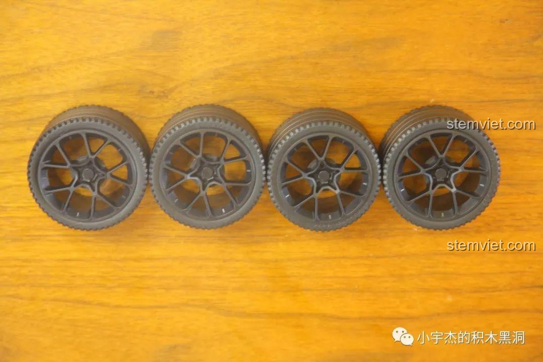 Ảnh 69 của bộ lắp ráp CaDA 8882 Mô hình Nissan GTR, xe hoàn chỉnh nhìn từ bên hông. Đánh giá CaDA 8882 Mô hình Nissan GTR.