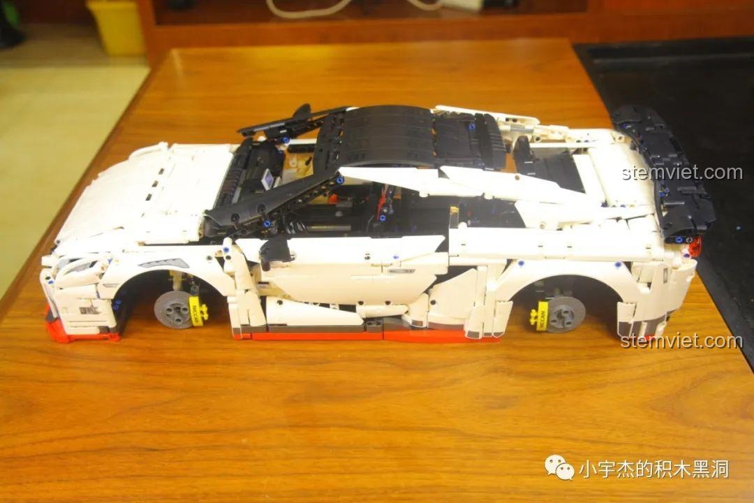 Ảnh 67 của bộ lắp ráp CaDA 8882 Mô hình Nissan GTR, bộ lốp và vành xe. Đánh giá CaDA 8882 Mô hình Nissan GTR.