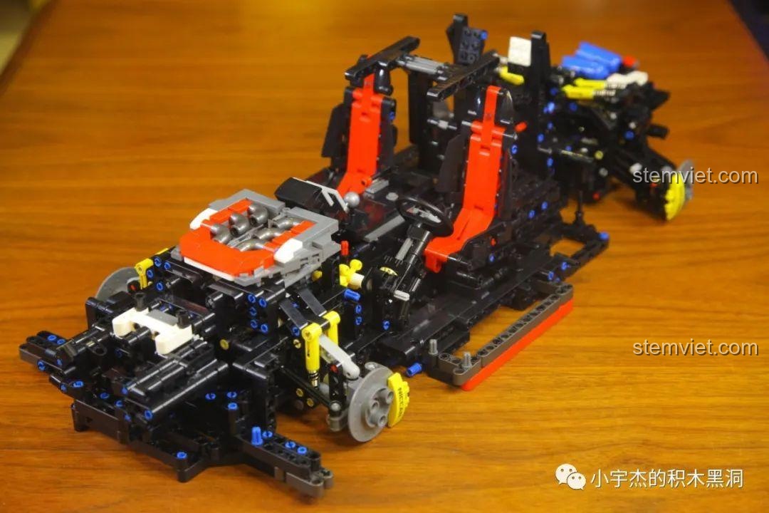 Ảnh 49 của bộ lắp ráp CaDA 8882 Mô hình Nissan GTR, phần nội thất đã hoàn thiện. Đánh giá CaDA 8882 Mô hình Nissan GTR.