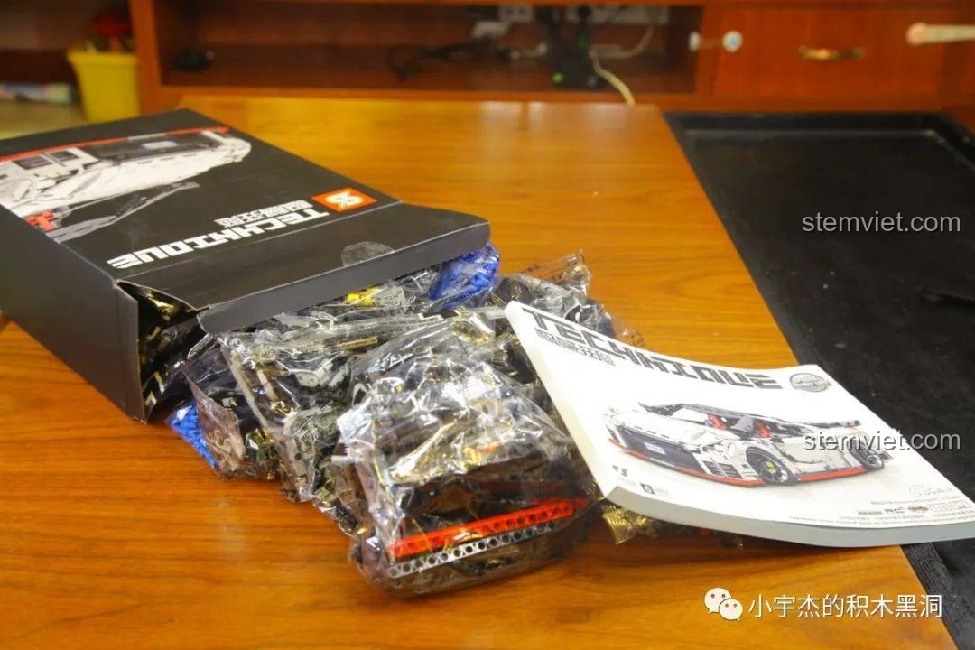 Ảnh 13 của bộ lắp ráp CaDA 8882 Mô hình Nissan GTR, sách hướng dẫn lắp ráp. Đánh giá CaDA 8882 Mô hình Nissan GTR.