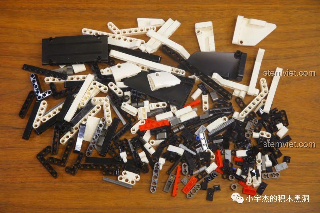 Ảnh 54 của bộ lắp ráp CaDA 8882 Mô hình Nissan GTR, phần thân trước đang được lắp. Đánh giá CaDA 8882 Mô hình Nissan GTR.