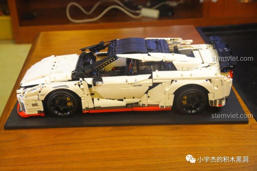 Ảnh 94 của bộ lắp ráp CaDA 8882 Mô hình Nissan GTR, trong hộp trưng bày acrylic. Đánh giá CaDA 8882 Mô hình Nissan GTR.