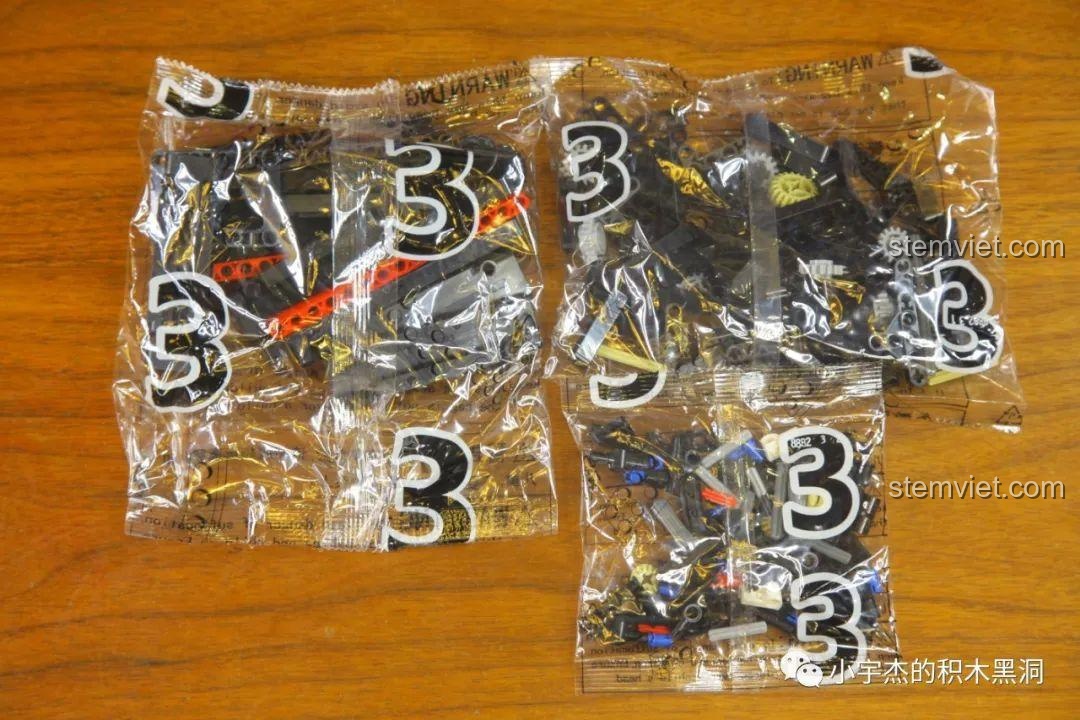 Ảnh 38 của bộ lắp ráp CaDA 8882 Mô hình Nissan GTR, túi mảnh ghép bước 3. Đánh giá CaDA 8882 Mô hình Nissan GTR.