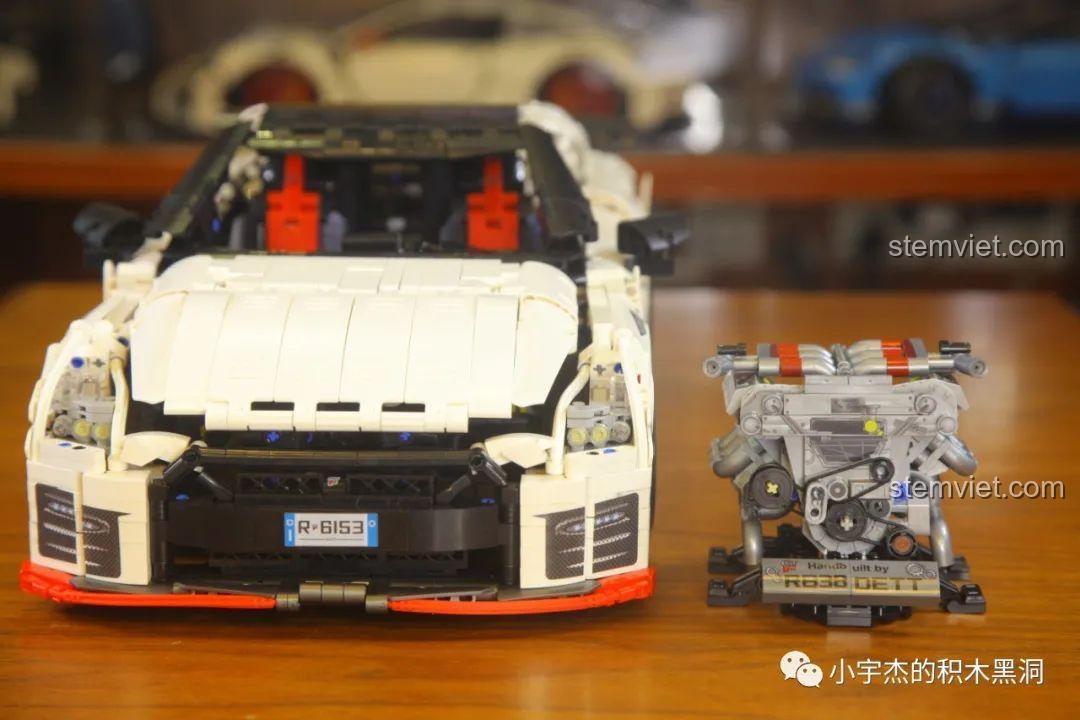 Ảnh 98 của bộ lắp ráp CaDA 8882 Mô hình Nissan GTR, xe và động cơ nhìn trực diện. Đánh giá CaDA 8882 Mô hình Nissan GTR.