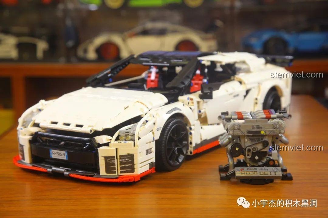 Ảnh 97 của bộ lắp ráp CaDA 8882 Mô hình Nissan GTR, xe và động cơ nhìn từ phía trước. Đánh giá CaDA 8882 Mô hình Nissan GTR.