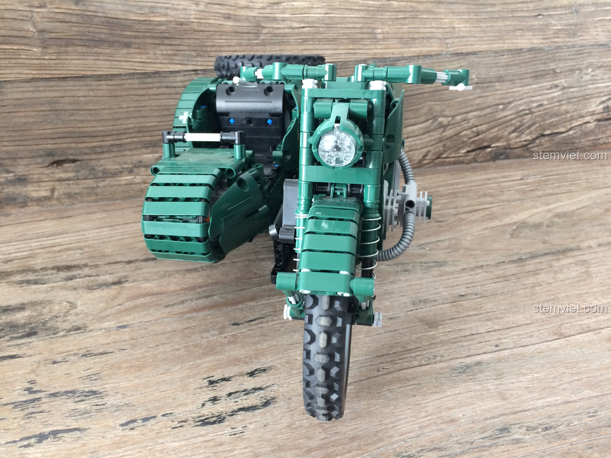 Mô tô quân sự Thế chiến II CaDA C51021, nhìn từ phía trước