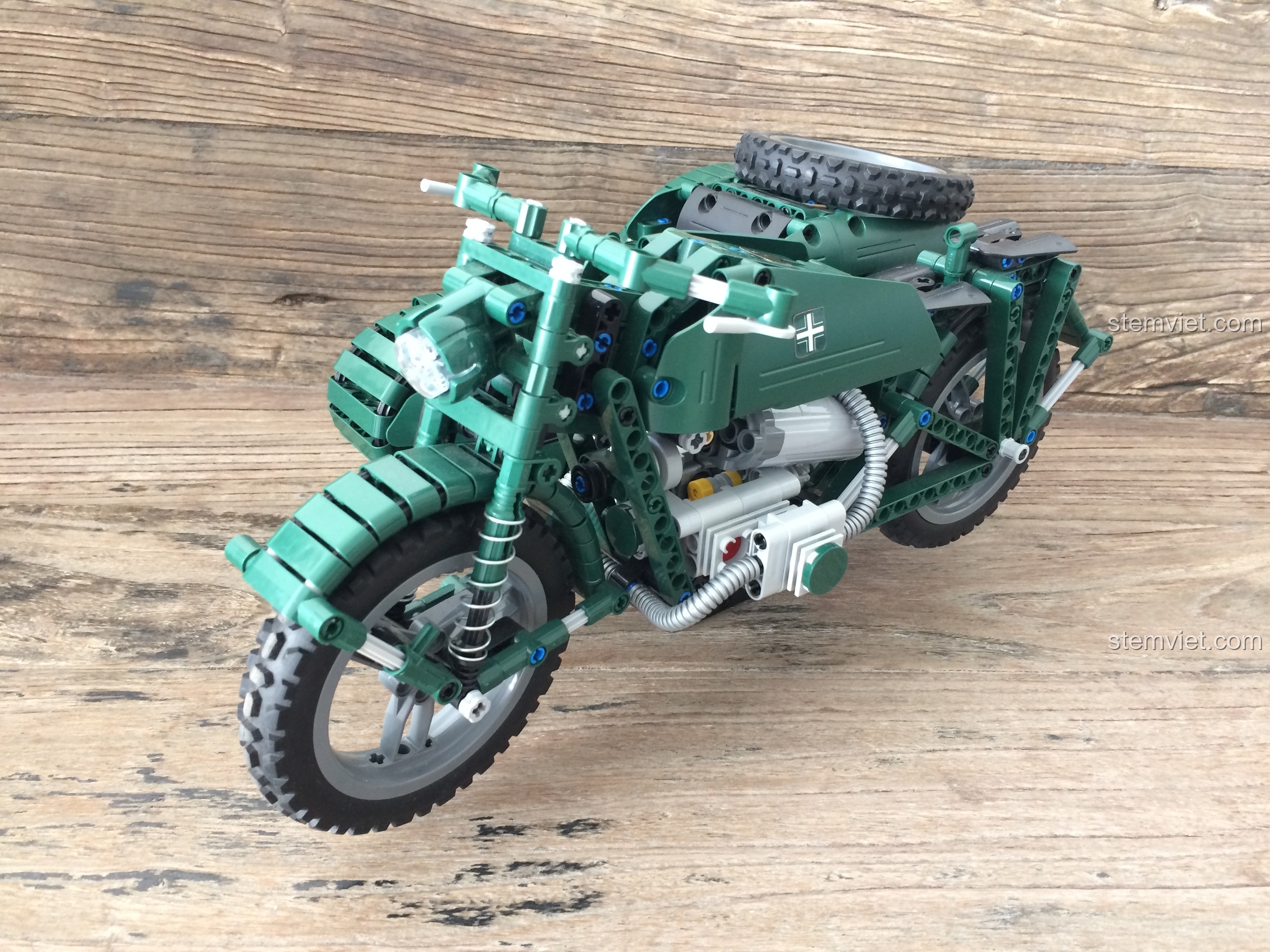 Mô tô quân sự Thế chiến II CaDA C51021, nhìn từ phía trên bên phải