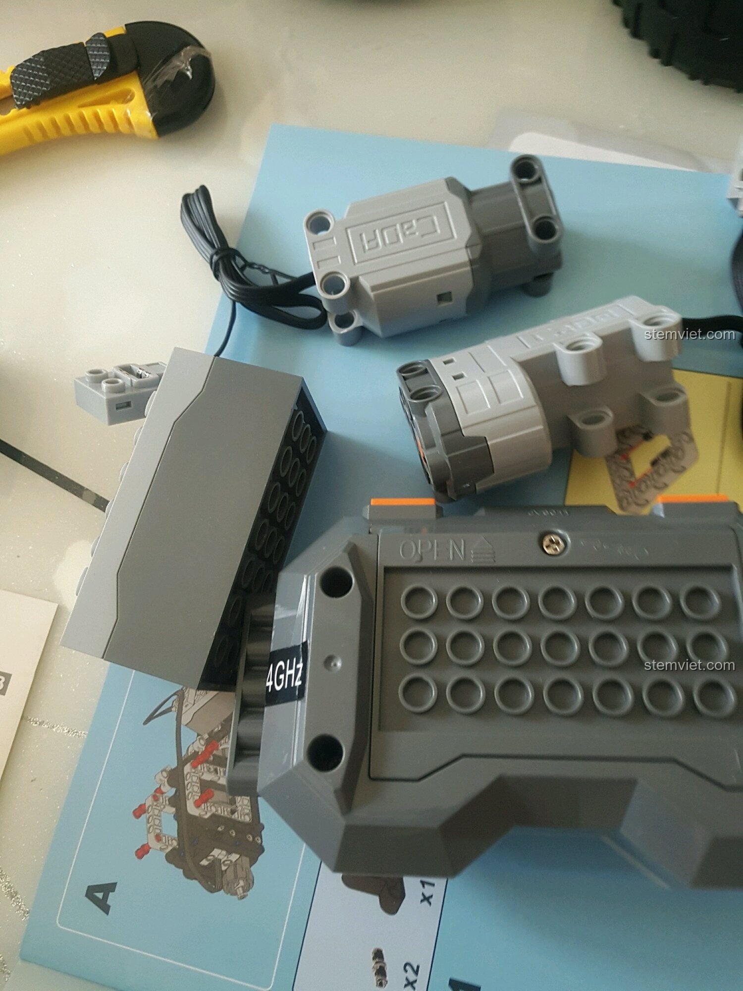 Động cơ, bộ điều khiển và pin sạc của mẫu xe địa hình điều khiển từ xa CaDA C51041