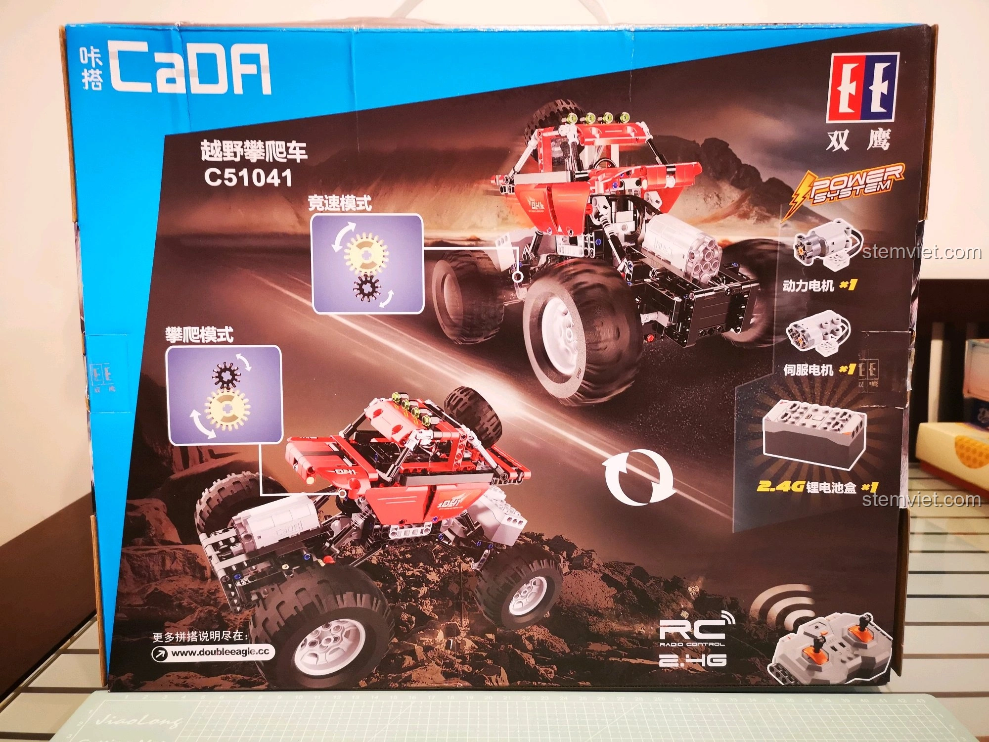 Mặt sau hộp CaDA C51041 giới thiệu hai chế độ chơi: leo núi và đua tốc độ, thể hiện tính năng đa dạng.