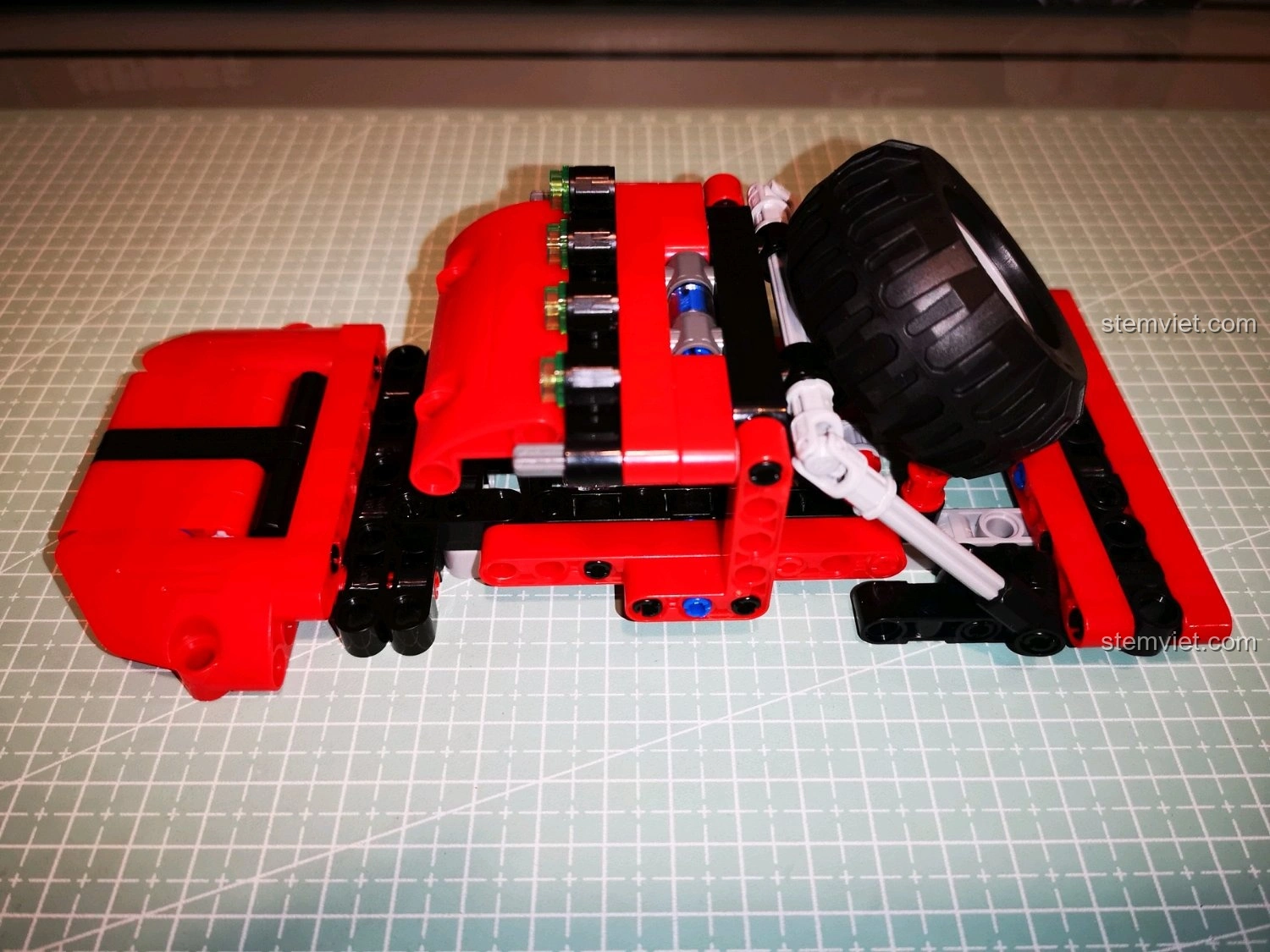 Vị trí giảm xóc của CaDA C51041 được điều chỉnh để tối ưu hiệu suất và độ linh hoạt của hệ thống treo.