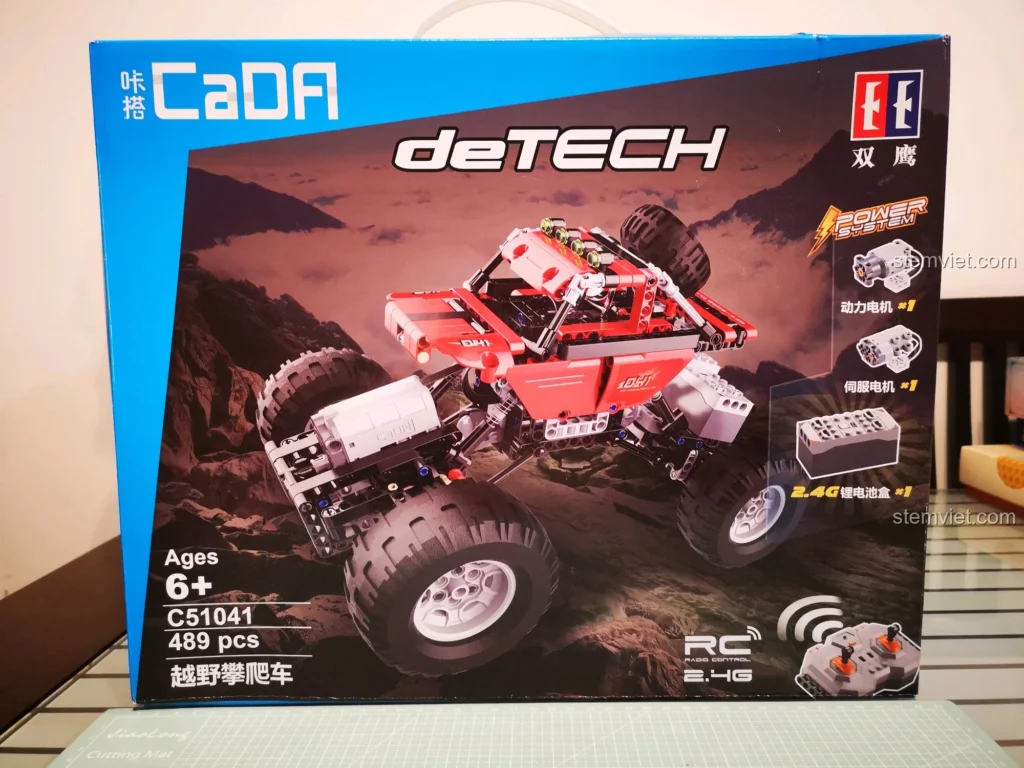 Hộp bộ lắp ráp CaDA C51041 Xe Địa Hình Điều Khiển Từ Xa với hình ảnh xe đỏ nổi bật, thông tin 489 chi tiết.