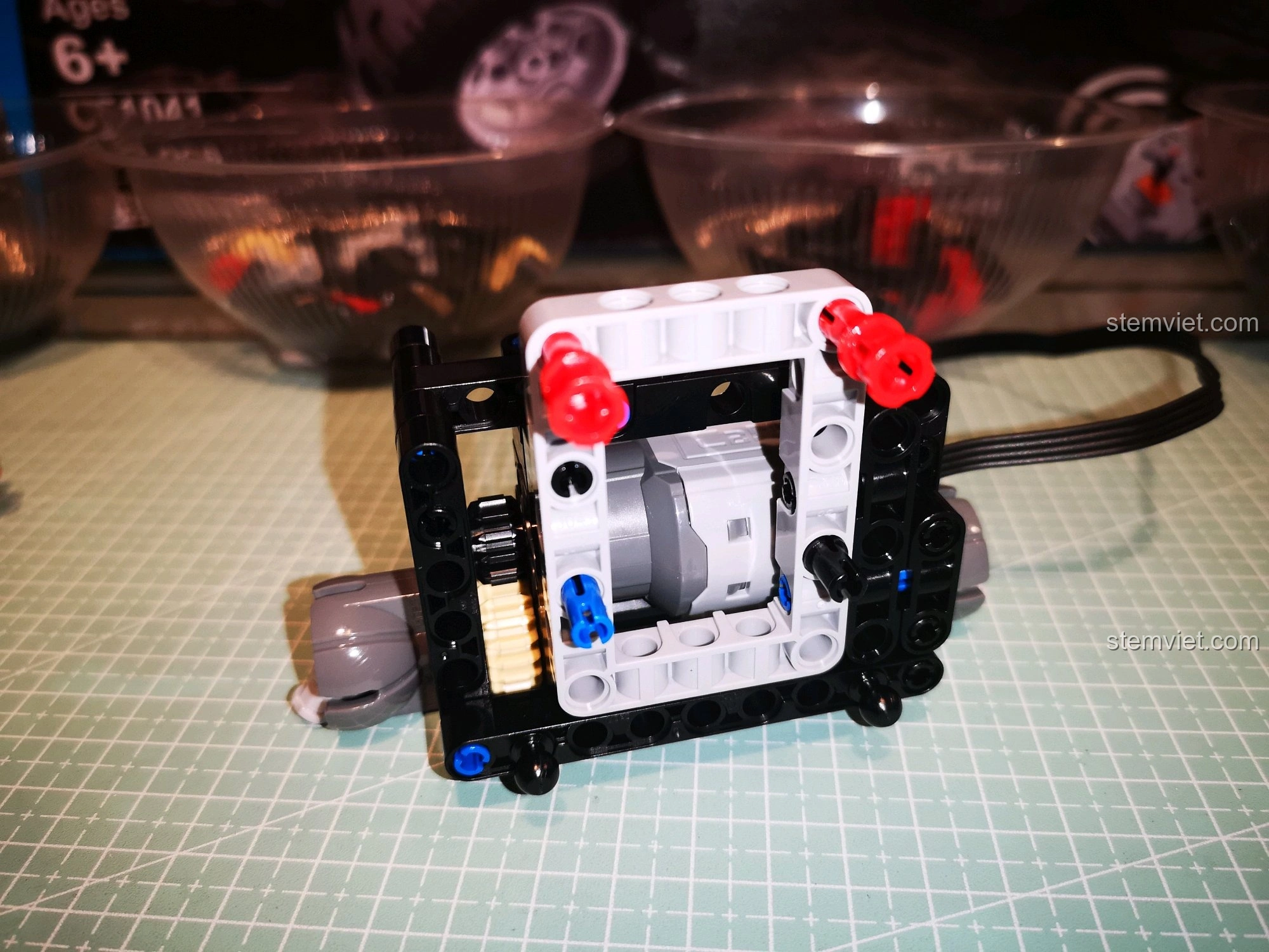 Hệ thống truyền động của CaDA C51041 đã được kết nối hoàn chỉnh, đảm bảo khả năng vận hành mượt mà và hiệu quả.