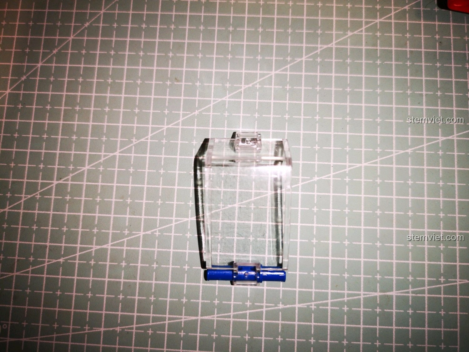 Thành phẩm xe địa hình CaDA C51041 nhìn từ phía trước, với thiết kế hầm hố và sẵn sàng vượt mọi địa hình.