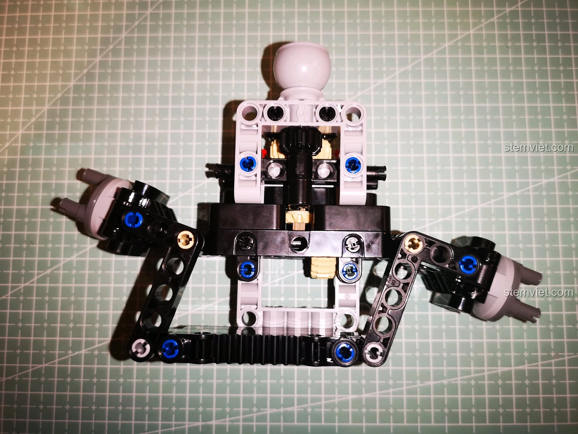 Thông số kích thước lốp xe của CaDA C51041, cho thấy độ bám và khả năng vượt chướng ngại vật tốt.