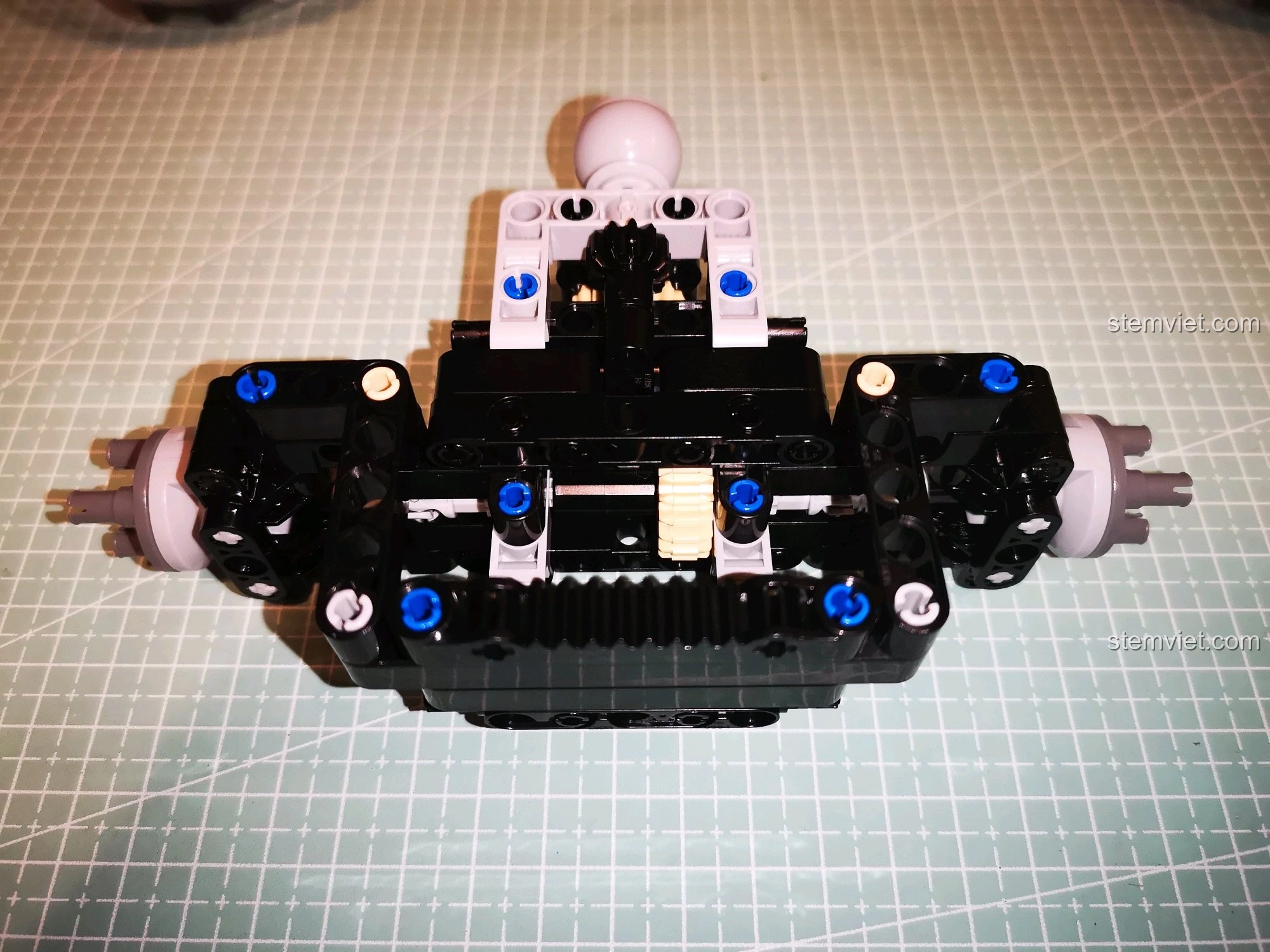 Mặt trong của lốp xe CaDA C51041, với các chi tiết được thiết kế tỉ mỉ, tăng cường độ bền.