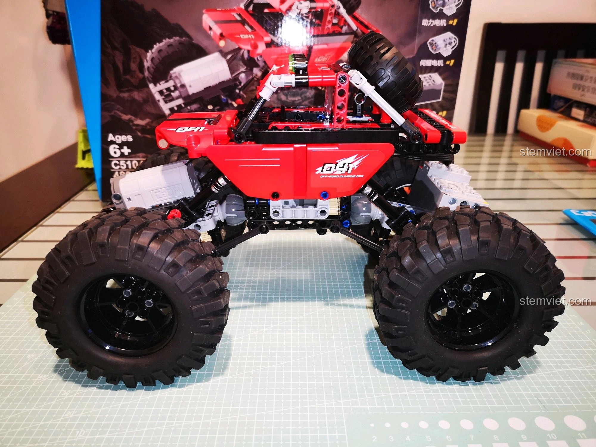 Xe CaDA C51041 với khả năng vặn mình ấn tượng, sẵn sàng vượt mọi địa hình khó khăn.