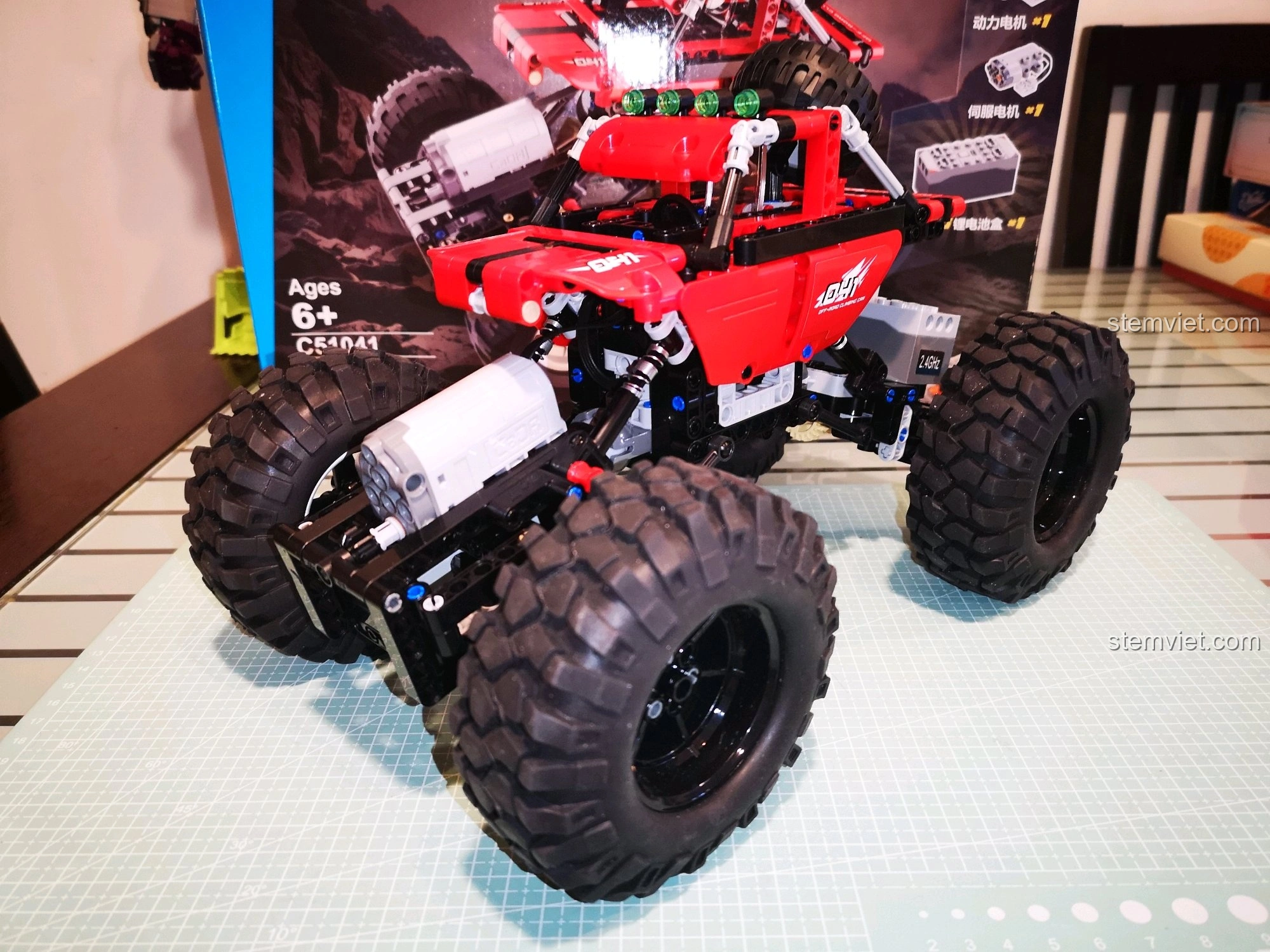 Xe CaDA C51041 với khả năng vặn mình ấn tượng, sẵn sàng vượt mọi địa hình khó khăn.