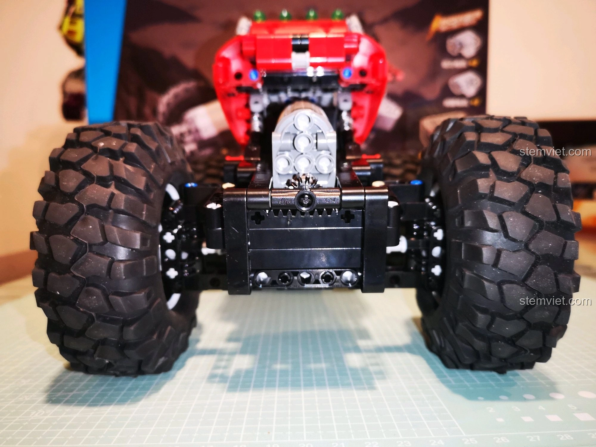 Xe CaDA C51041 với khả năng vặn mình ấn tượng, sẵn sàng vượt mọi địa hình khó khăn.