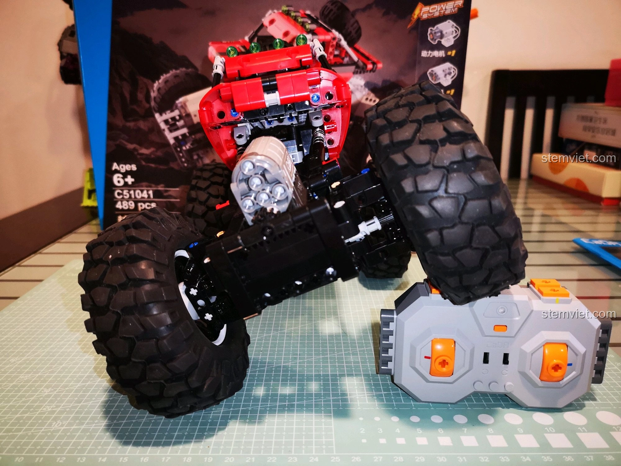 Xe CaDA C51041 với khả năng vặn mình ấn tượng, sẵn sàng vượt mọi địa hình khó khăn.