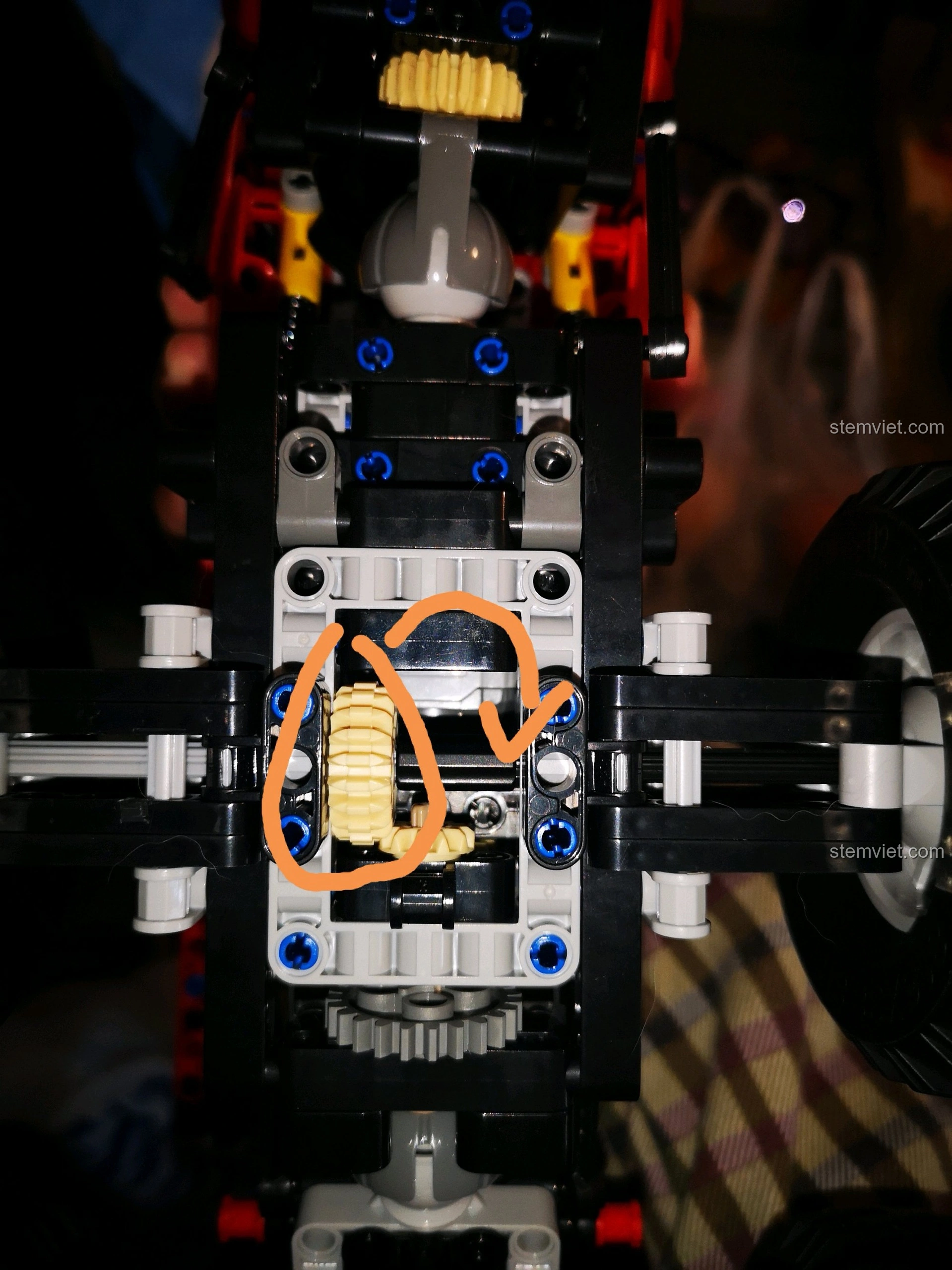 Xe CaDA C51041 với khả năng vặn mình ấn tượng, sẵn sàng vượt mọi địa hình khó khăn.