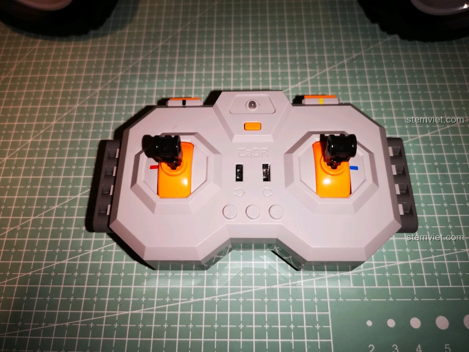 Xe CaDA C51041 với khả năng vặn mình ấn tượng, sẵn sàng vượt mọi địa hình khó khăn.