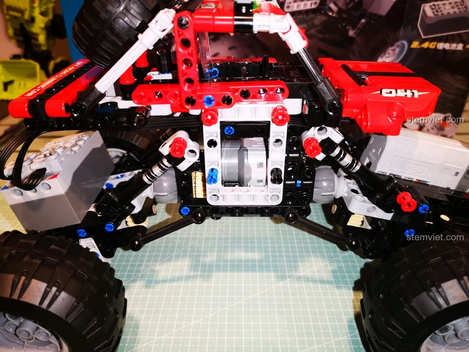 Xe CaDA C51041 với khả năng vặn mình ấn tượng, sẵn sàng vượt mọi địa hình khó khăn.