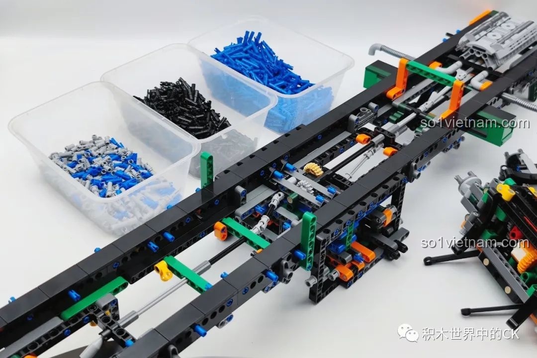 Khung gầm xe chở tên lửa CaDA C56031 DF-21D đã hoàn thành, nhìn từ trên xuống.