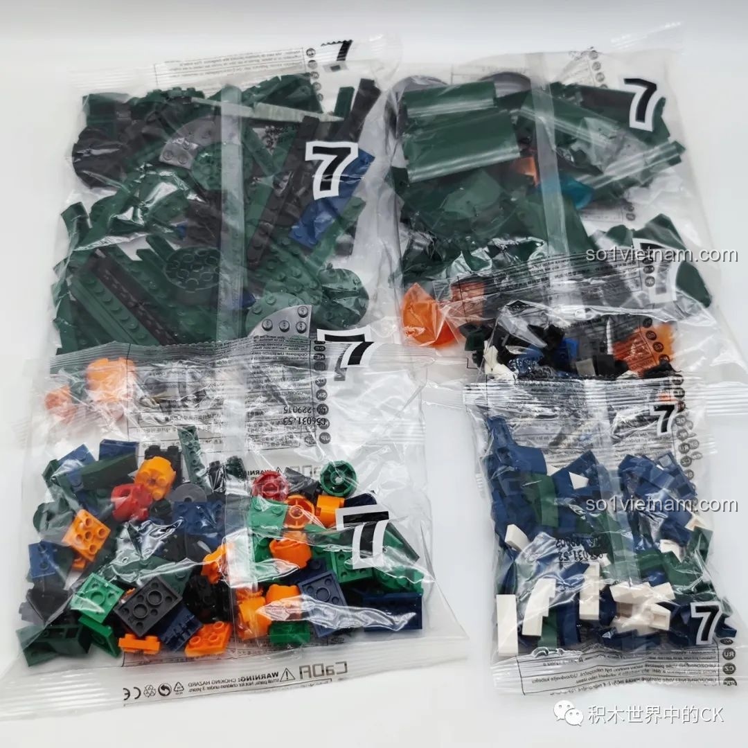 Các túi mảnh ghép được đánh số 7 của bộ CaDA C56031, với sự đa dạng màu sắc của các chi tiết.