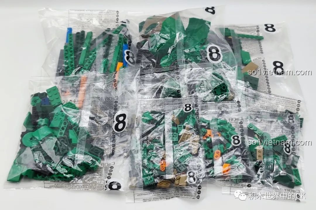 Các túi mảnh ghép được đánh số 8 của bộ CaDA C56031, giai đoạn cuối của quá trình lắp ráp.