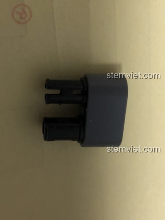 Chi tiết bộ điều khiển của Xe Pháo Phản Lực BM-21 CaDA C61002, cho thấy sự tinh chỉnh trong kết nối dây.