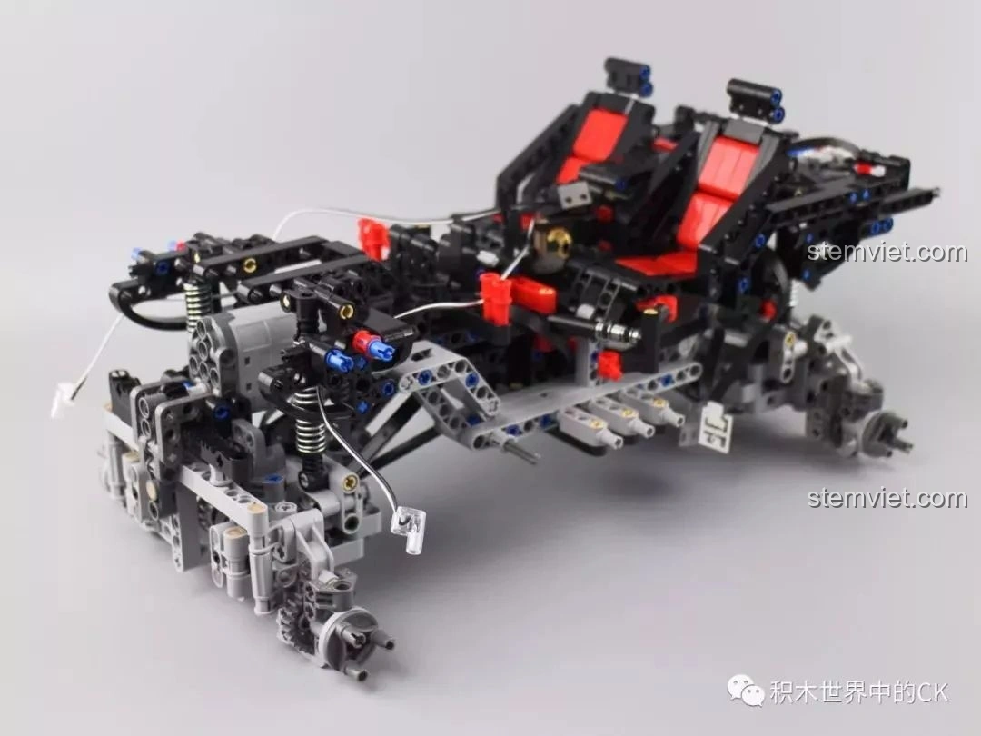 Hai mảnh ghép đặc biệt cần lưu ý khi lắp ráp bộ lắp ghép CaDA C61006 Jeep Wrangler Rubicon từ hộp số 4.