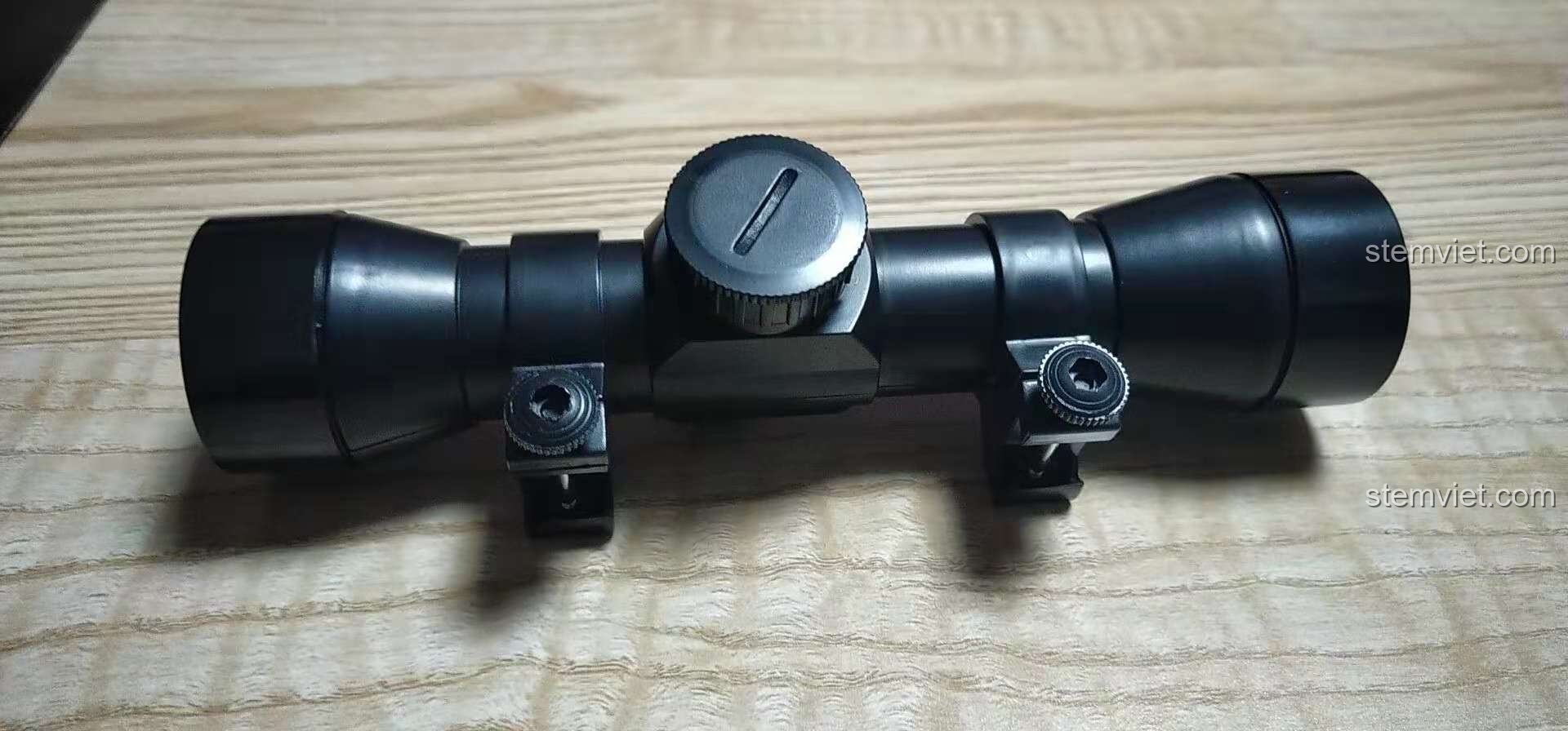 Cận cảnh kính ngắm của bộ đồ chơi CaDA 61010, cho thấy chi tiết và chất lượng của phụ kiện.