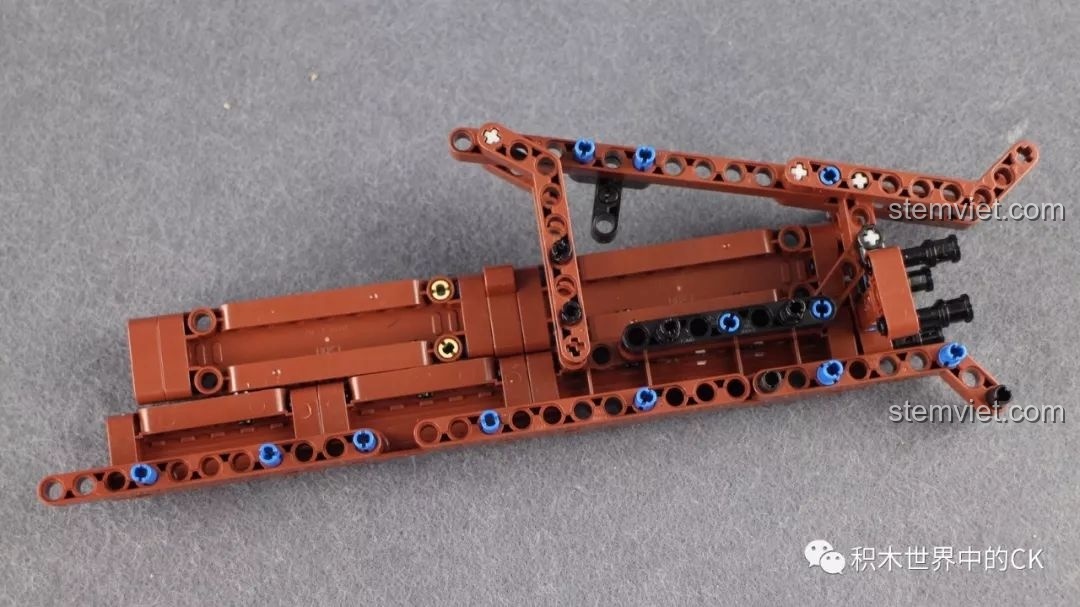 Mô hình CaDA C61010 Súng bắn tỉa Kar98k Mauser hoàn chỉnh với dây đeo, sẵn sàng cho việc trưng bày hoặc nhập vai.