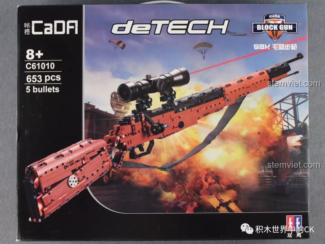 Hộp đồ chơi lắp ráp CaDA C61010 Súng bắn tỉa Kar98k Mauser, hiển thị mô hình súng tỉ lệ 1:1 và các tính năng nổi bật.